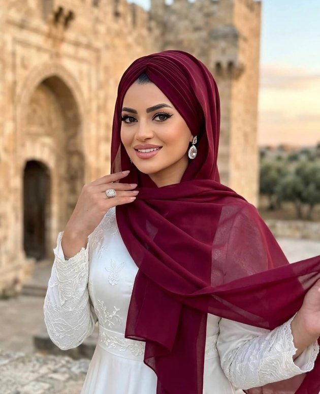 Bordo Dolgulu Drapeli Şallı Bone, şık ve modern tesettür bone tasarımı