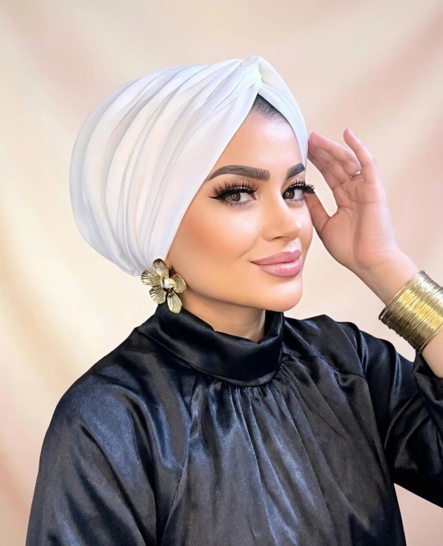 Ekru renk dolgulu düğüm bone şık ve kaymaz tasarım