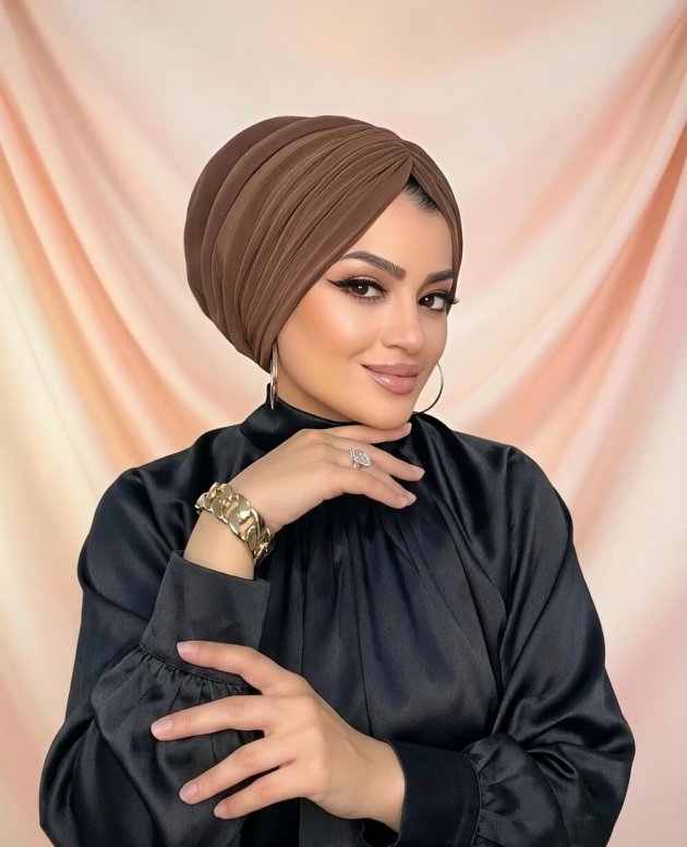 Kahverengi dolgulu drapeli bone modeli, hacimli tasarım tesettür bone