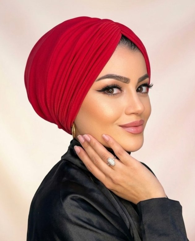 Kırmızı dolgulu drapeli tesettür bone modeli