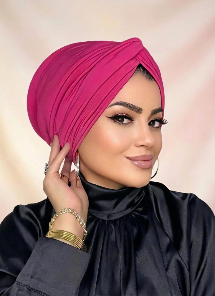 Koyu pembe dolgulu düğüm bone, astarlı ve kayma yapmayan şık bone modeli