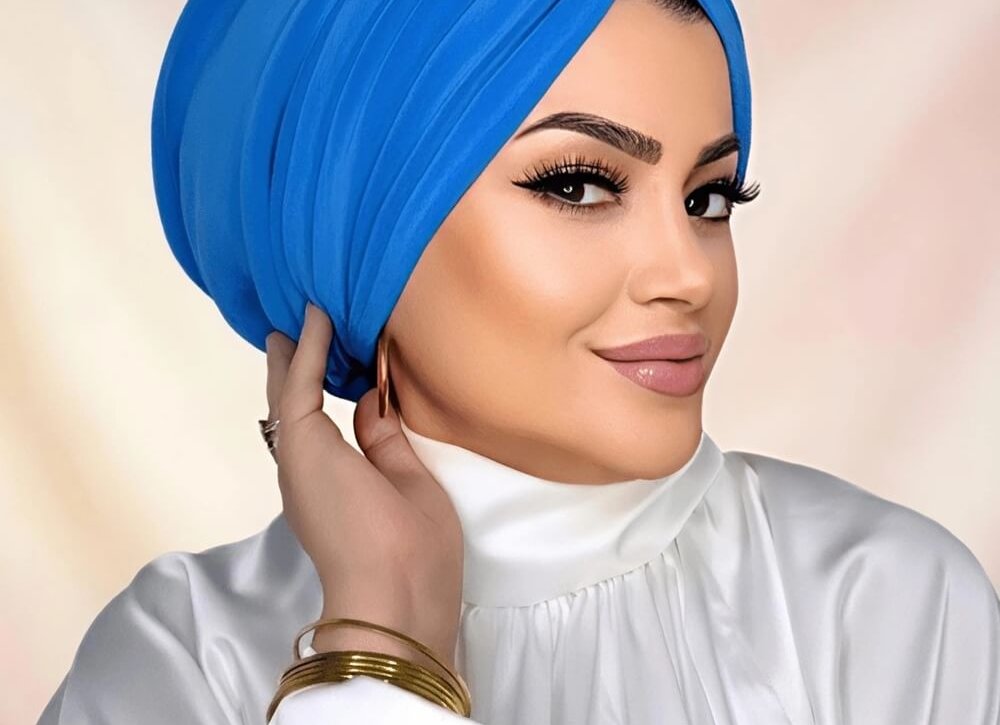 Mavi dolgulu düğümlü bone şık drapeli tasarım kaymaz astarlı tesettür bone modeli