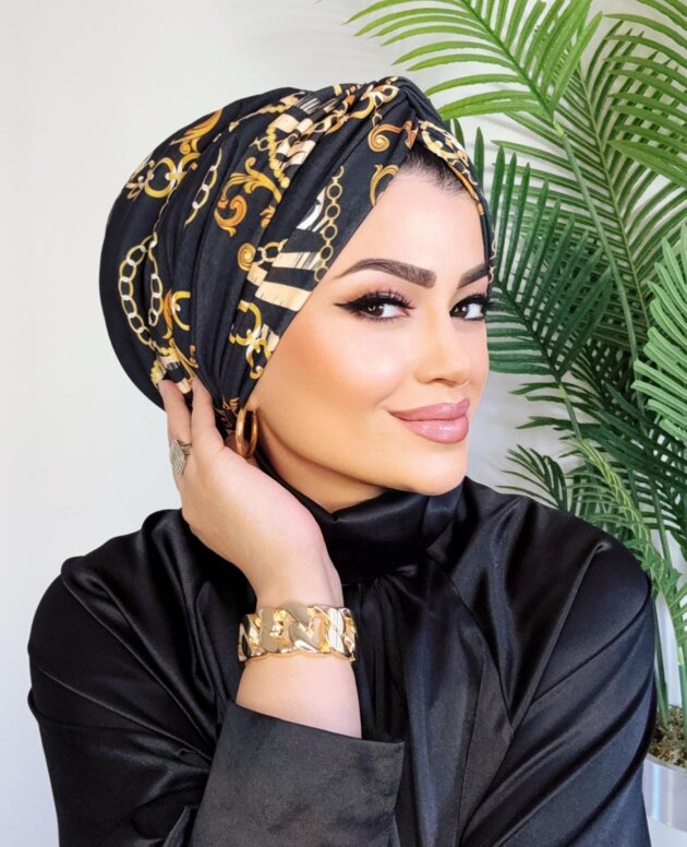 Versace zincir desen dolgulu düğüm bone