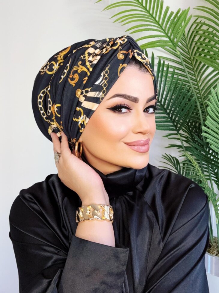 Versace zincir desen dolgulu düğüm bone
