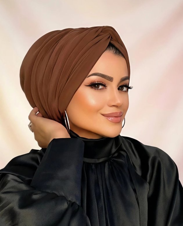 Kahverengi dolgulu düğüm bonenin ön ve arkadan görünümü, şık tasarım ve rahat kullanım.