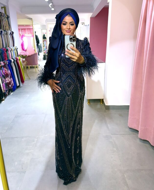 lacivert-tas-islemeli-abiye-davet-