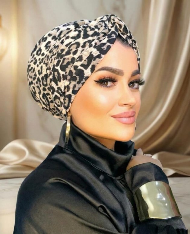 Leopar dolgulu düğüm bone model, astarlı ve tok duruşlu şık bone