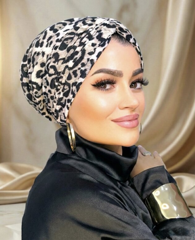 Leopar dolgulu drapeli bone model, astarlı ve tok duruşlu şık bone