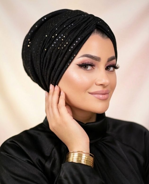 Abiye dolgulu Drapeli bone için tasarlanmış dolgulu drapeli şık tesettür bone modeli.