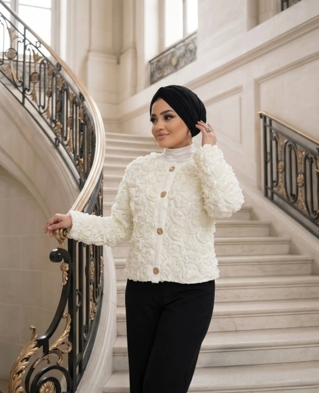 Güllü beyaz ceket model, zarif gül detaylı modern kadın ceket tasarımı